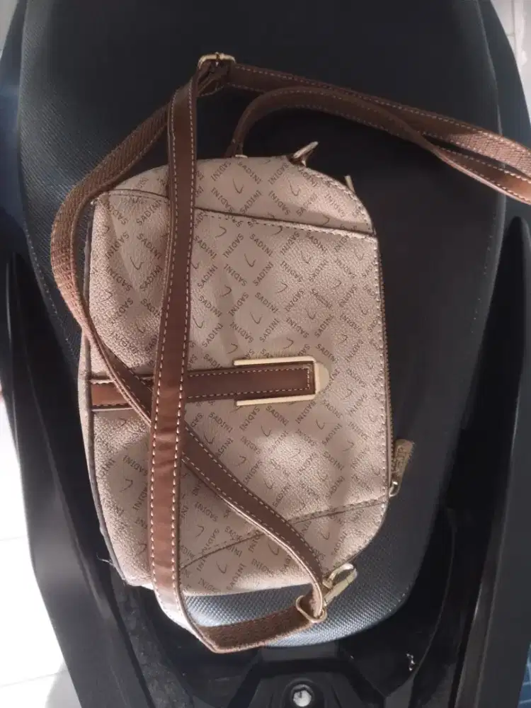 Dijual tas perempuan
