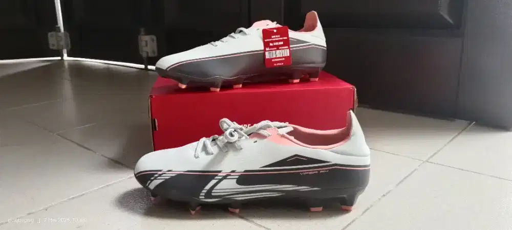 Sepatu bola specs size 44