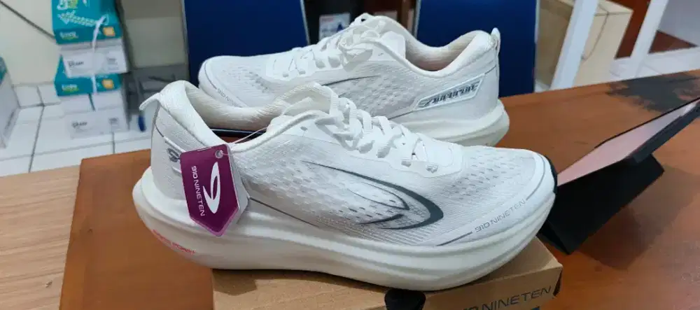 Sepatu 910 Aurorun Stride