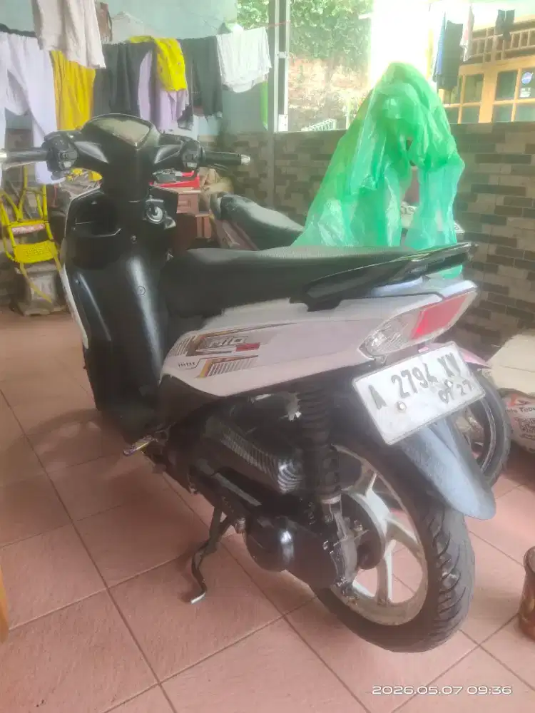 Mio J 2012 Yamaha Mio J putih pajak di kaleng hidup