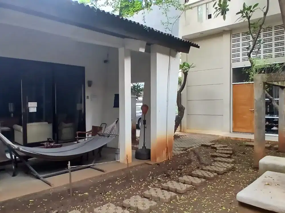 Dijual rumah berikut kos kos an di jalan sinen ragunan dekat ke Trans Jakarta halte