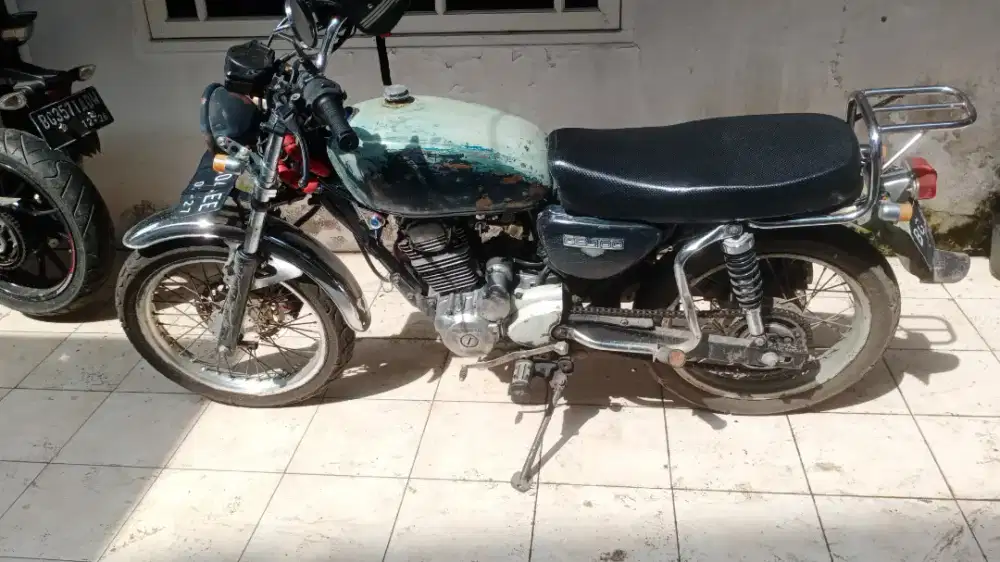 Dijual motor CB 100 basic tiger 2004