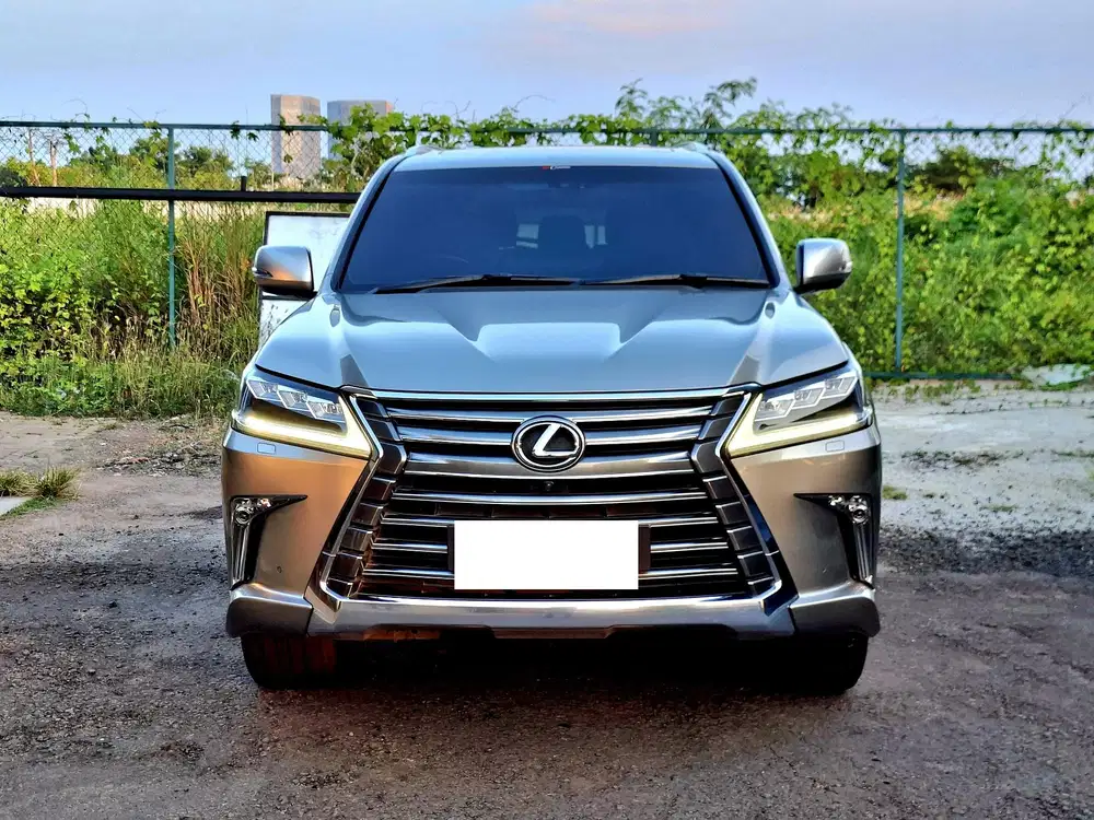 KM 12 RB LEXUS LX570 4X4 AT 2017 Bensin