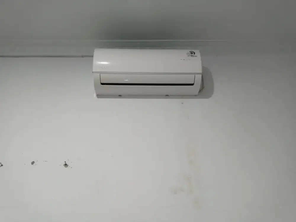 AC Midea (1PK) baru pake 1 bulan.