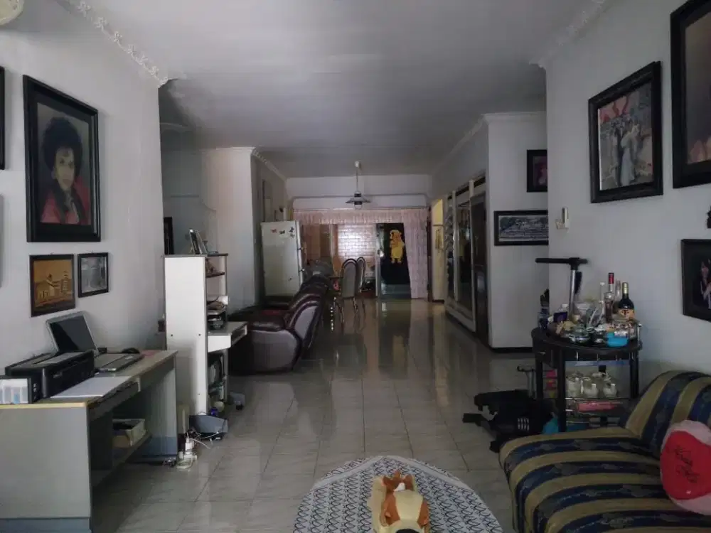 Rumah Bagus SHM di Manyar Siap Huni Row Jalan Lebar