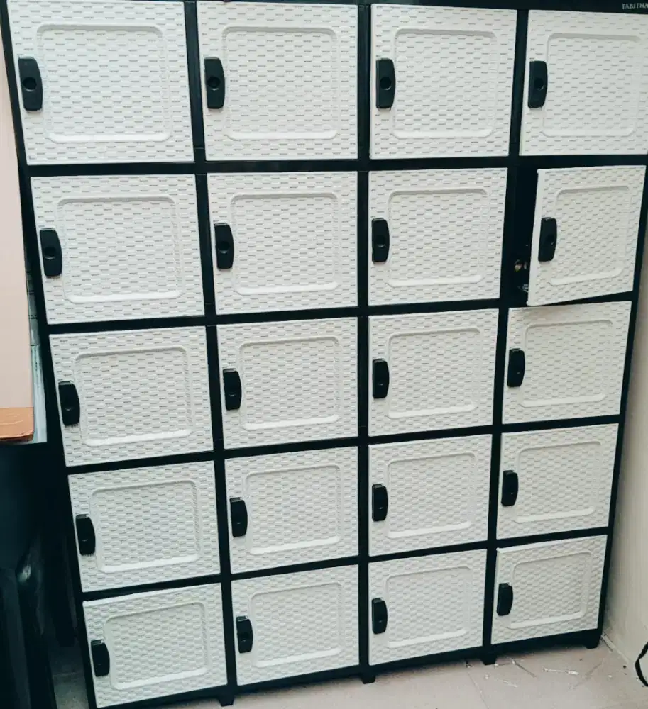 Di jual Lemari Tabita. Kondisi masih Sangat baik.