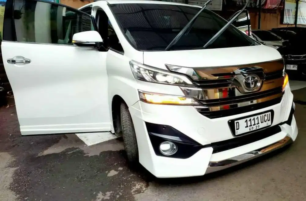DP 5 JT TOYOTA Vellfire G 2.5 AT White Premium LOW KM