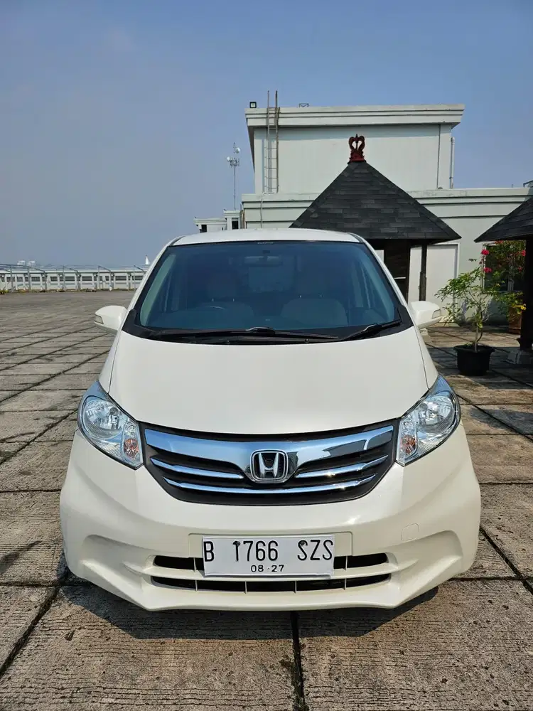 (Tdp 28jt) Honda Freed PSD AT 2012 Putih Facelift