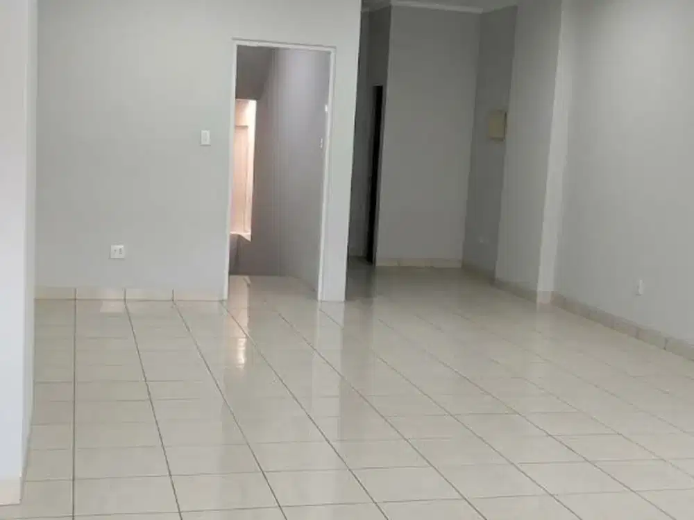 RUANG USAHA LANTAI 3 – EasyOffice Ruko Emerald