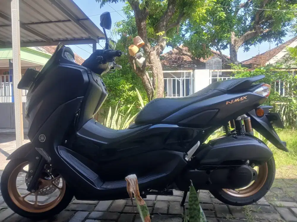 Jual NMAX 2023 warna hitam
