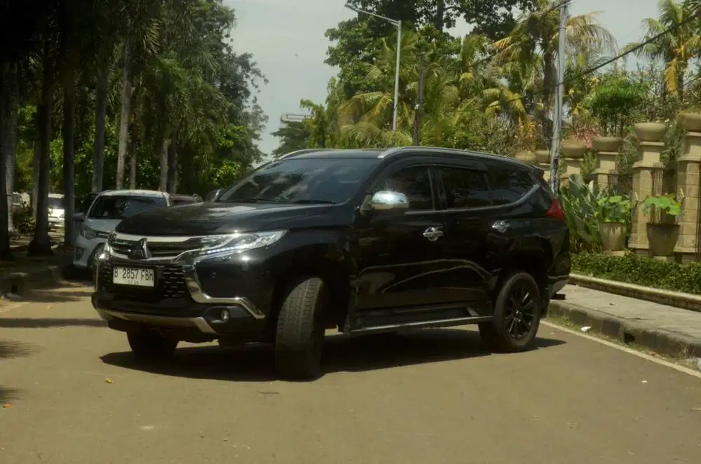 MITSUBISHI PAJERO SPORT DAKAR ULTIMATE 4X2 2018 Price : Start From 396