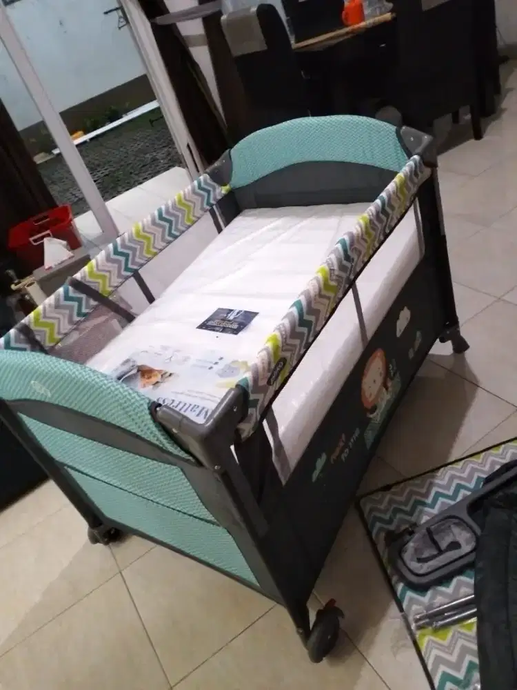 Tempat tidur bayi Merk * PLIKO *