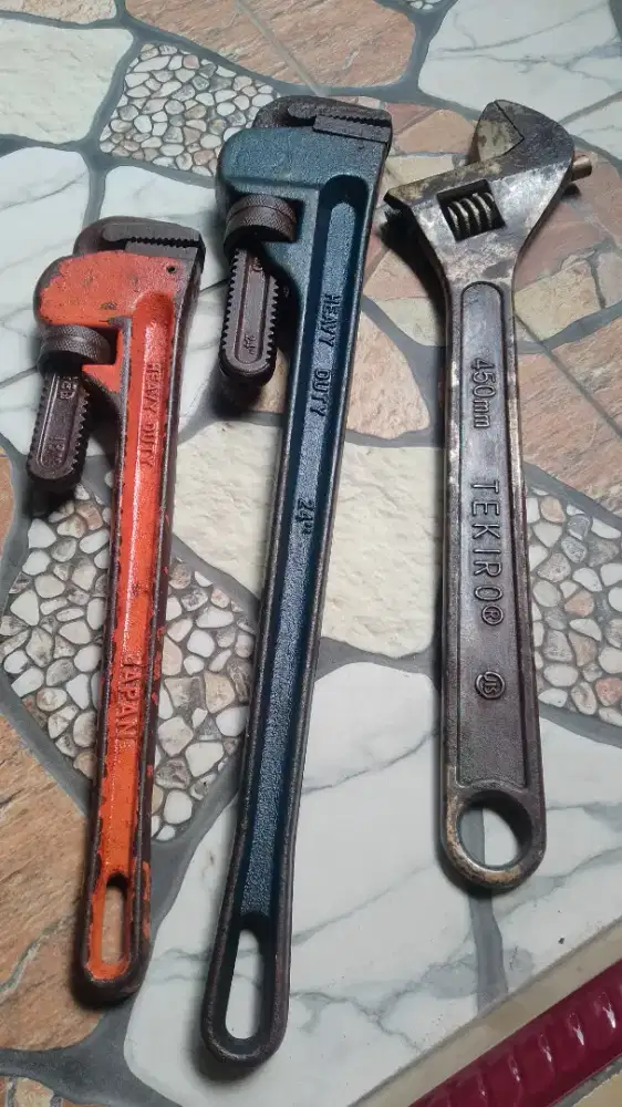 Alat pertukangan (kunci pipa)