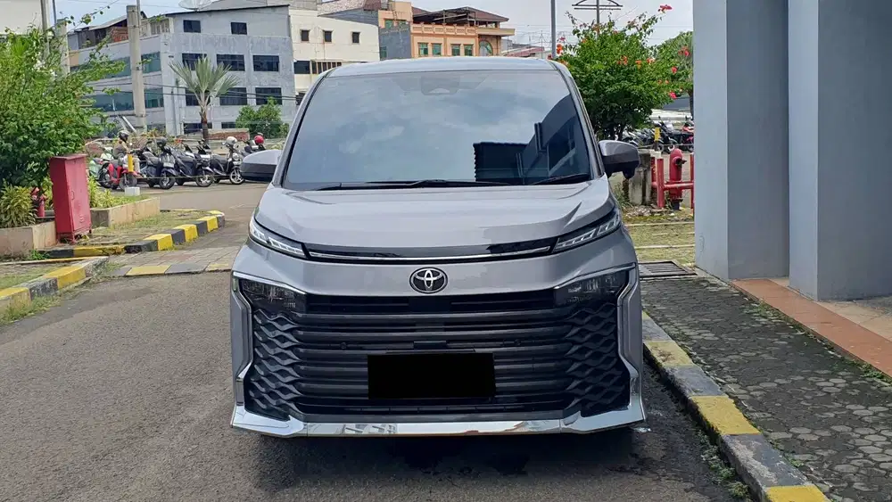 Toyota Voxy 2.0 TSS Facelift Camera360 Abu Muda Metalik 2024 Like New