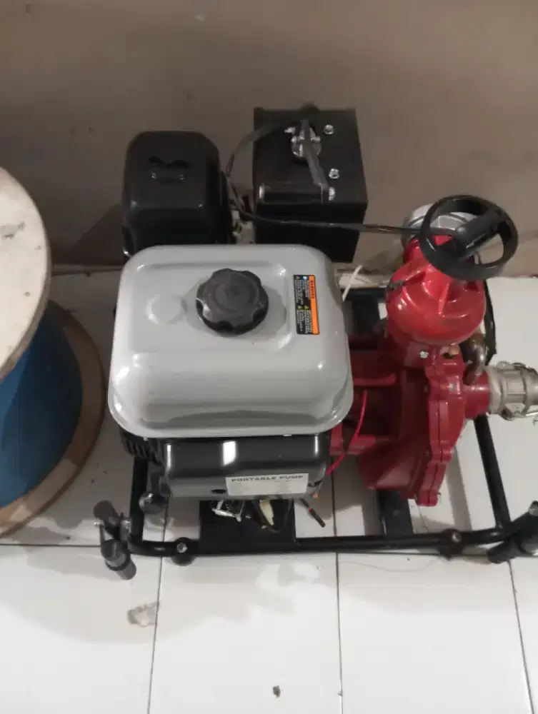 Mesin pompa irigasi buat menyedot air dan membuang air
