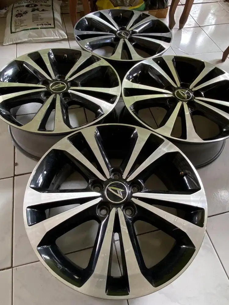 Velg Rush Terios Innova R17 pcd 5x114