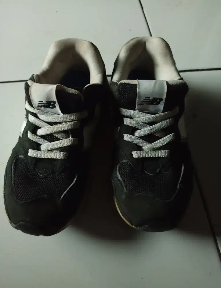Sepatu new balance anak