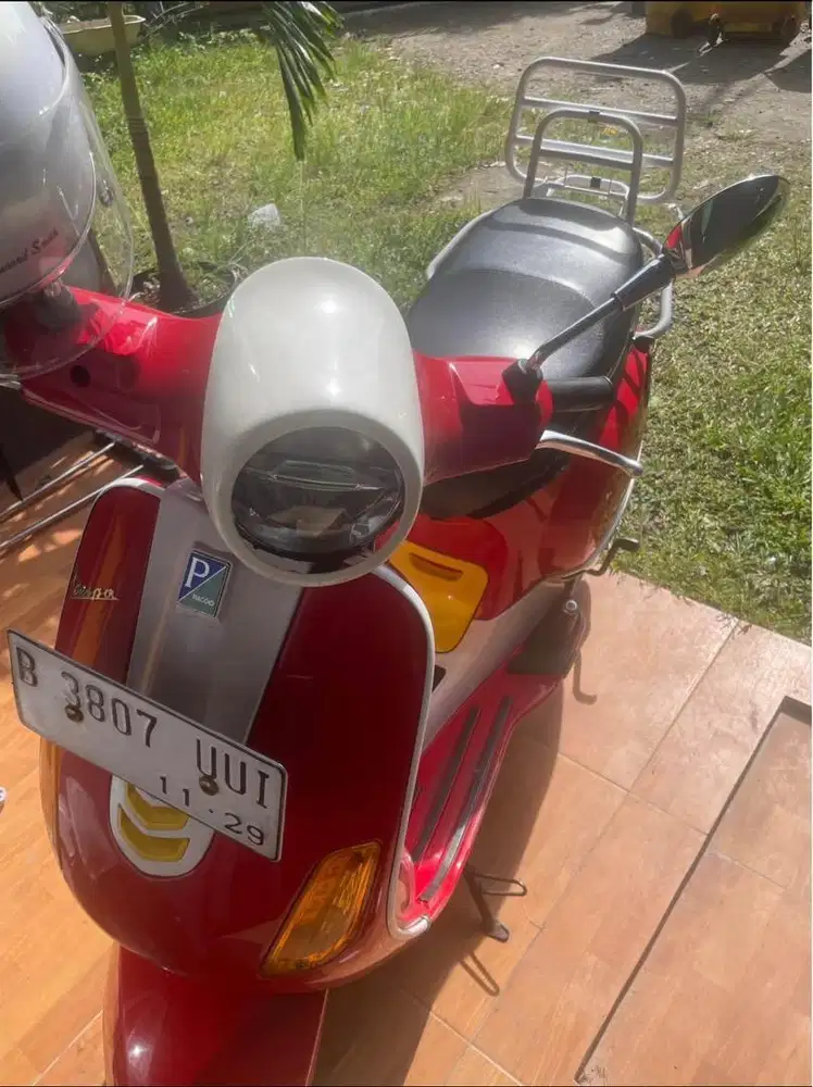 Vespa LX 125 Warna Merah