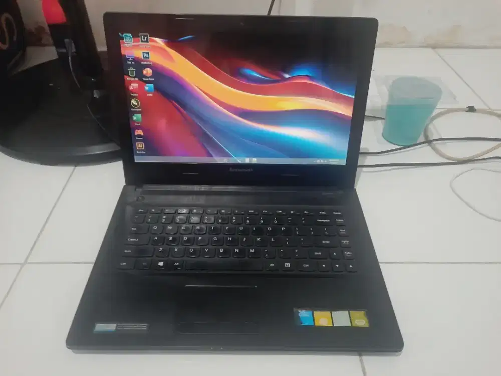 Laptop Lenovo Slim Core i7. Ram 8GB. Dual VGA Radeon. Windows 11