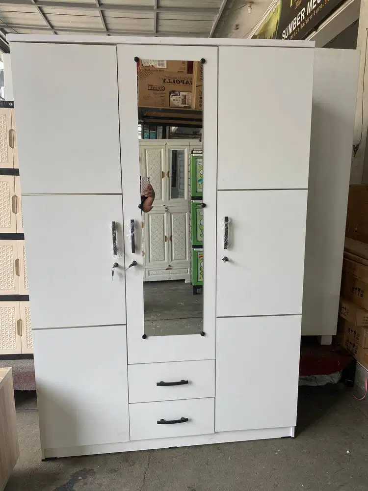 LEMARI PAKAIAN 3 PINTU LACI MINIMALIS