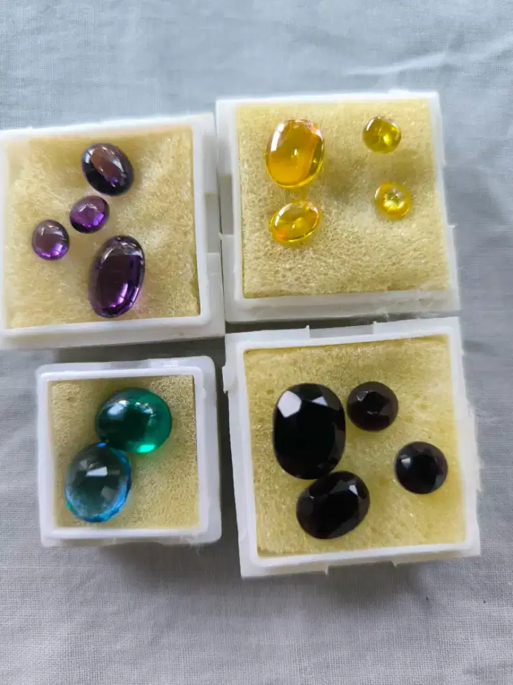 Batu warna warni