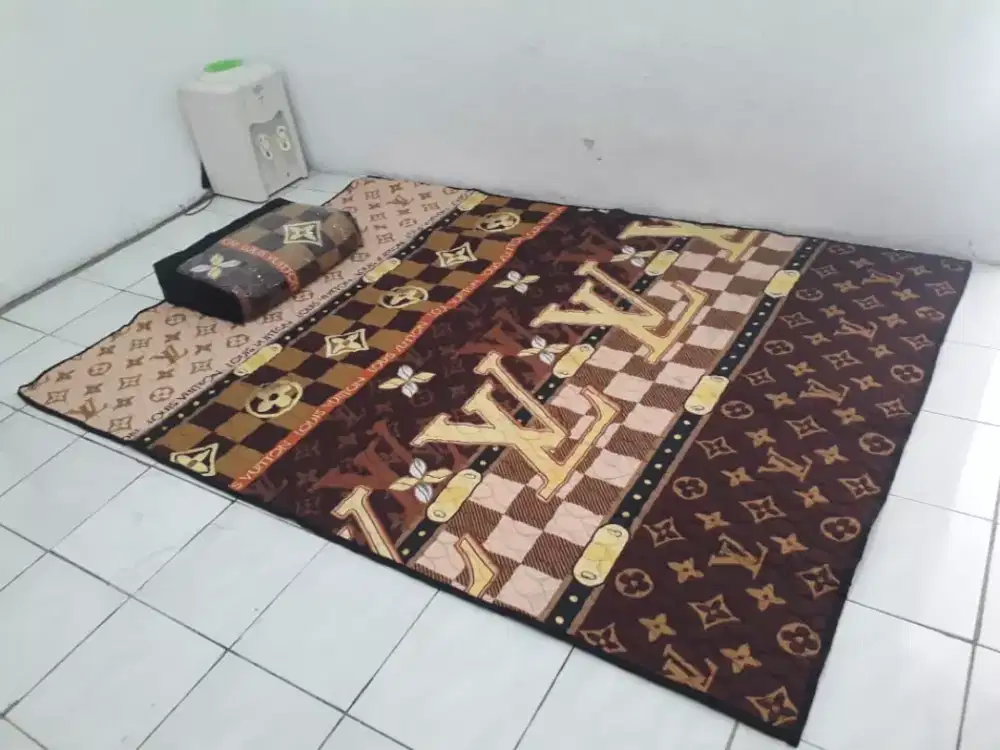 Karpet lantai karakter quilting lv jumbo