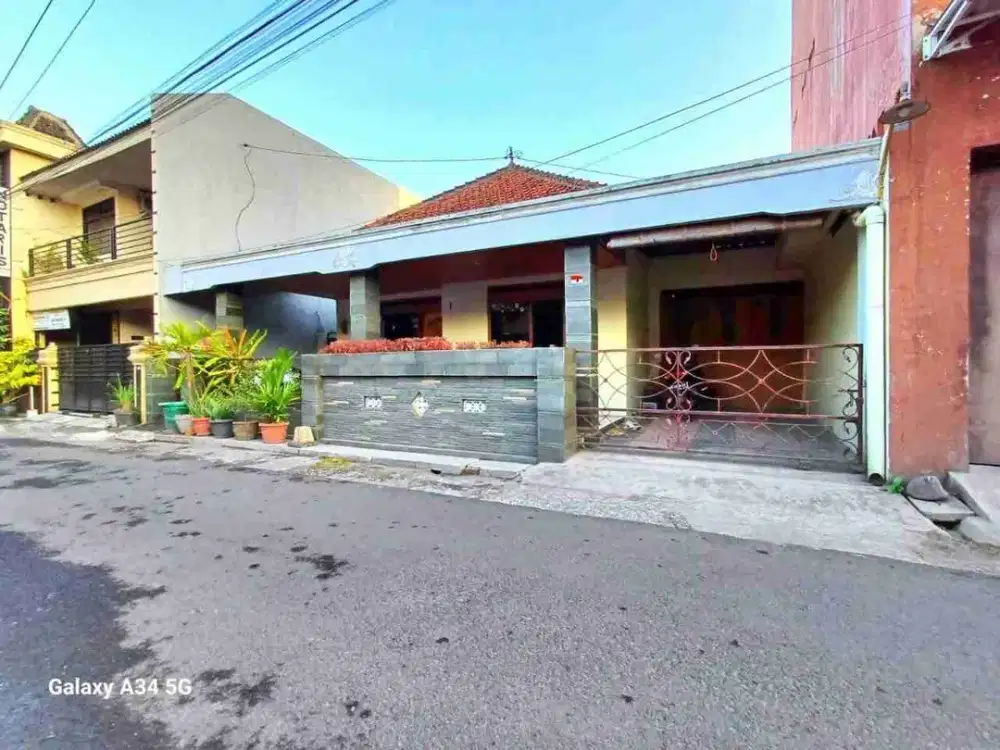 Rumah Bagus Luas Siap Huni Banyuanyar Dekat Graha Saba Buana