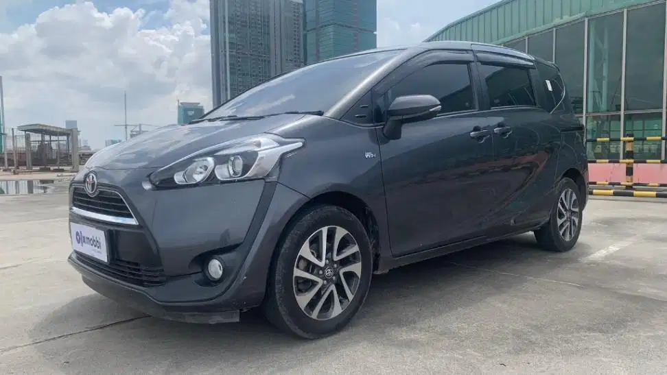 DP MURAH - Toyota Sienta 1.5 V Bensin MT 2018 Abu