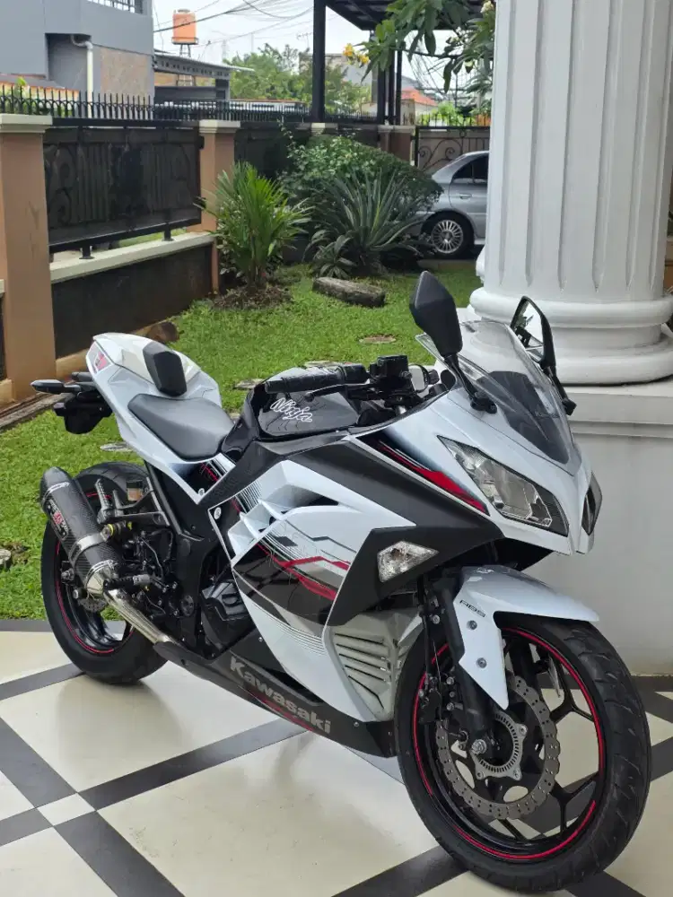 Kawasaki ninja 250 FI SE CBU 2013 KM 4 ribu gress like new