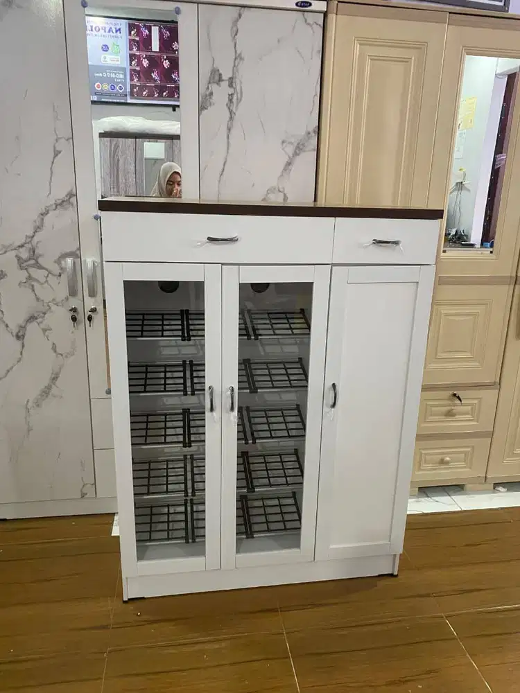 RAK SEPATU 3 PINTU MINIMALIS