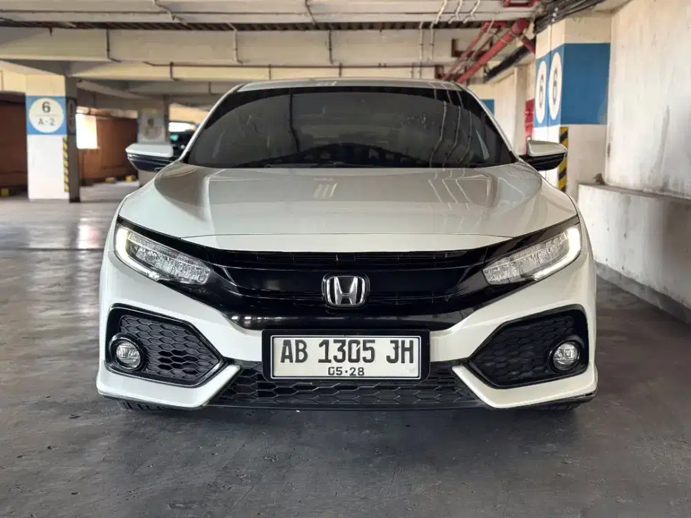 Honda Civic ES Hatchback 1.5 Turbo 2018 Putih Matic / AT ISTIMEWA !!