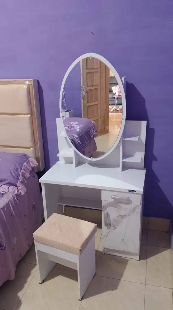 MEJA RIAS OVAL MORA