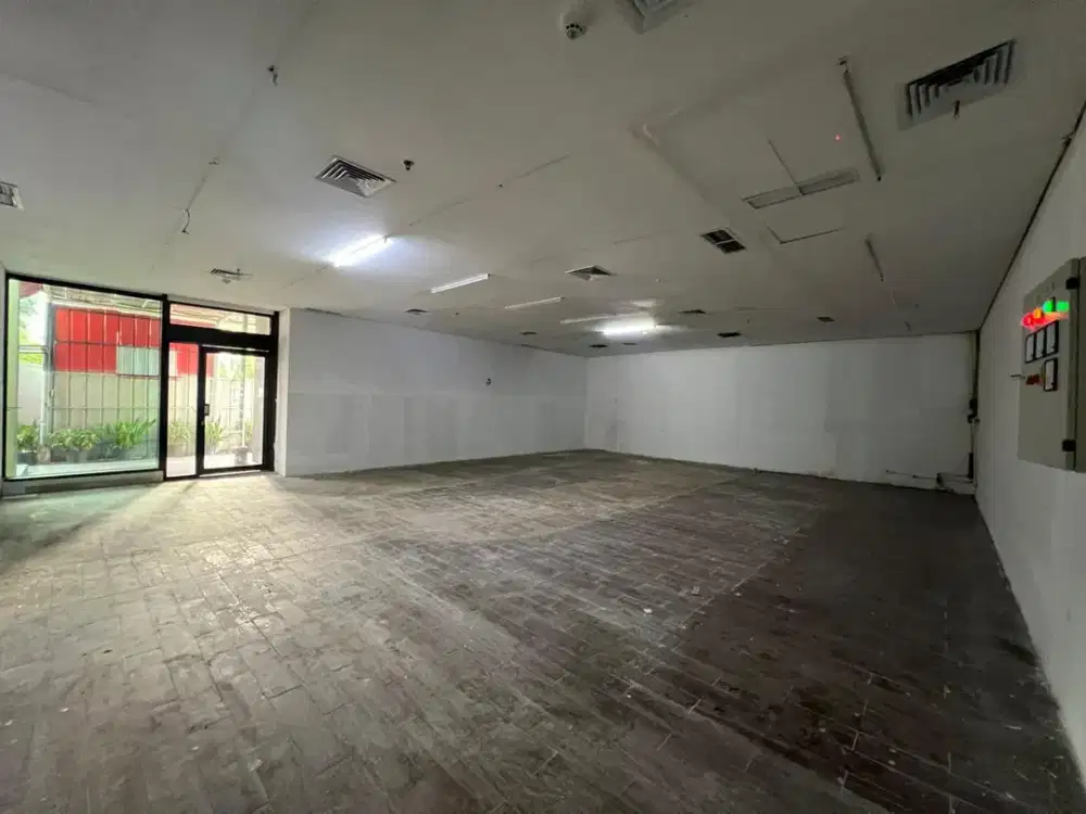 SEWA REATIL DI JAKARTA SELATAN  KUNINGAN 133M2 BARE 225K NEGO