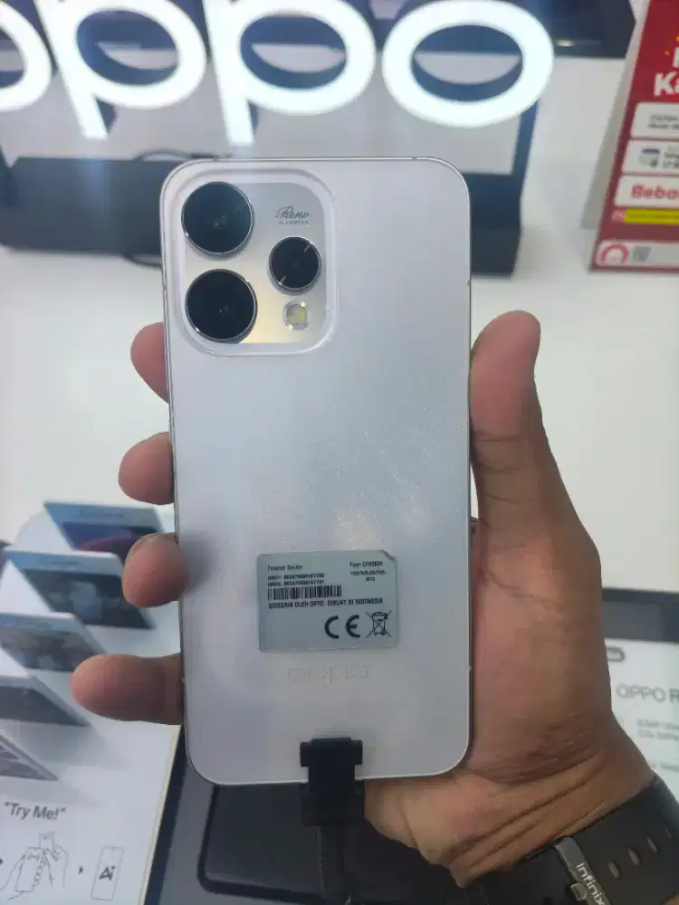 Oppo Reno 15 5G 8/256, 12/256