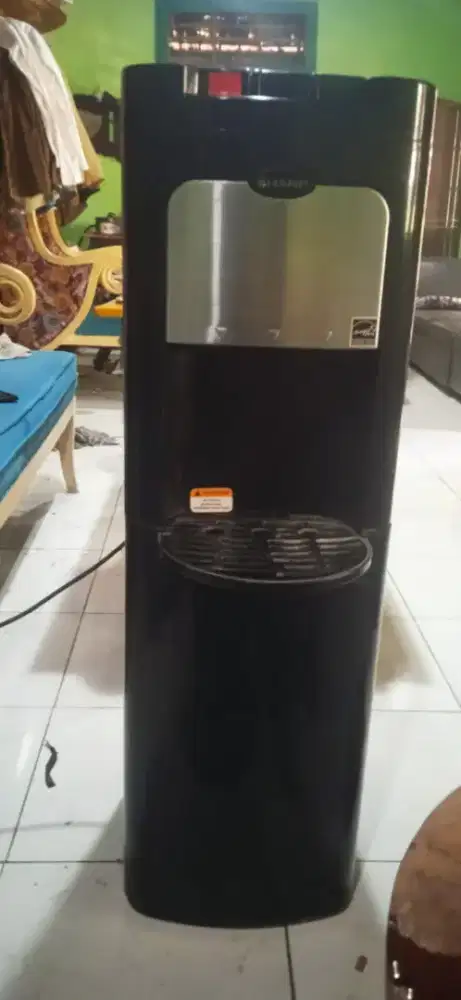 dispenser merk sharp galon bawah sudah  kompresor