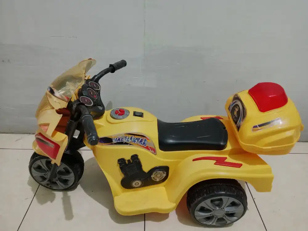 Sepeda motor mainan anak