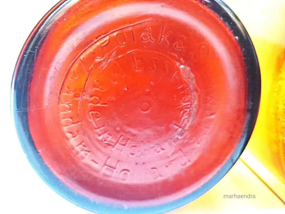 Botol amber era kolonial vintage antik