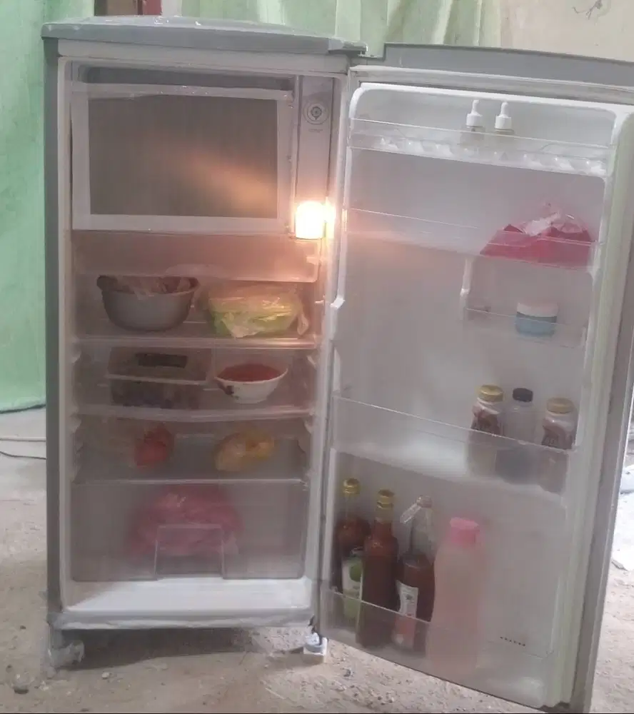 Kulkas 1 pintu LG.Mesin ori pabrik belum rusak(diantar dalam kota pdg)
