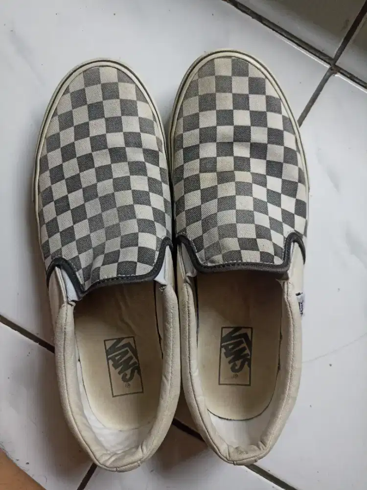 Sepatu Vans cheakerboard slip on ORI size 43 fit 42