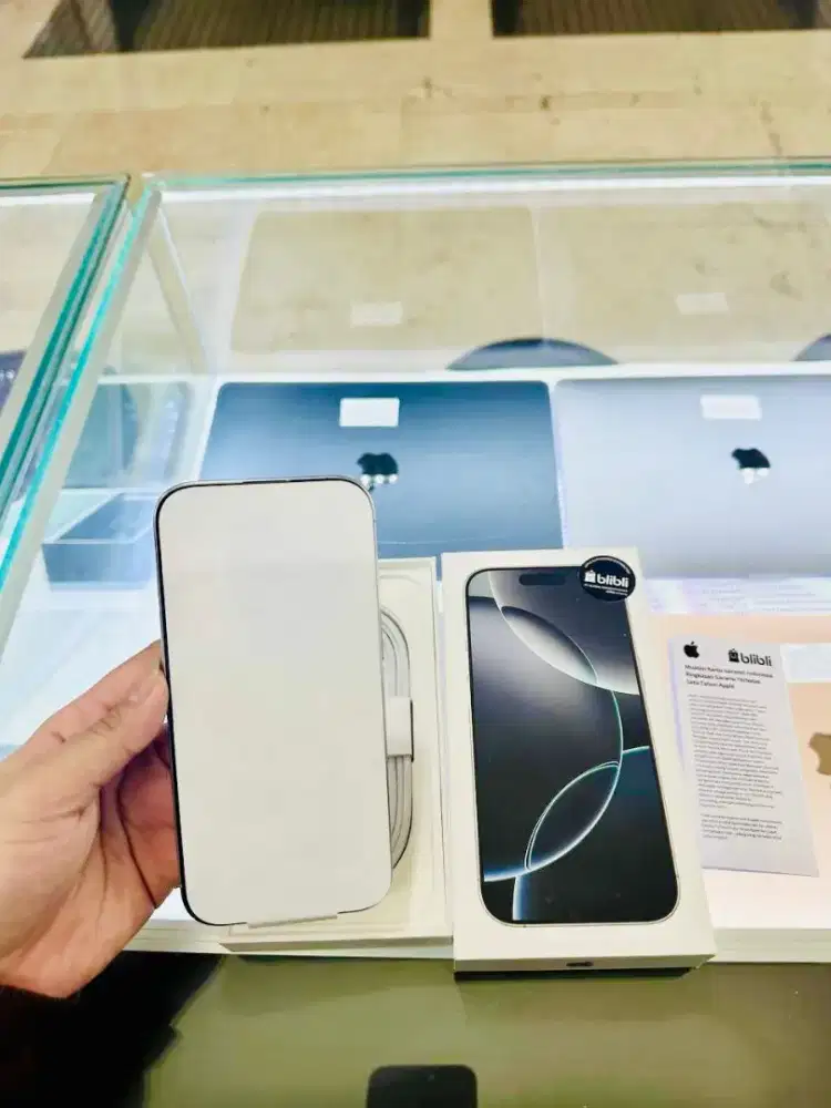 iPhone 16 Pro 128 GB warna White Titanium iBox Garansi sd April 2026,