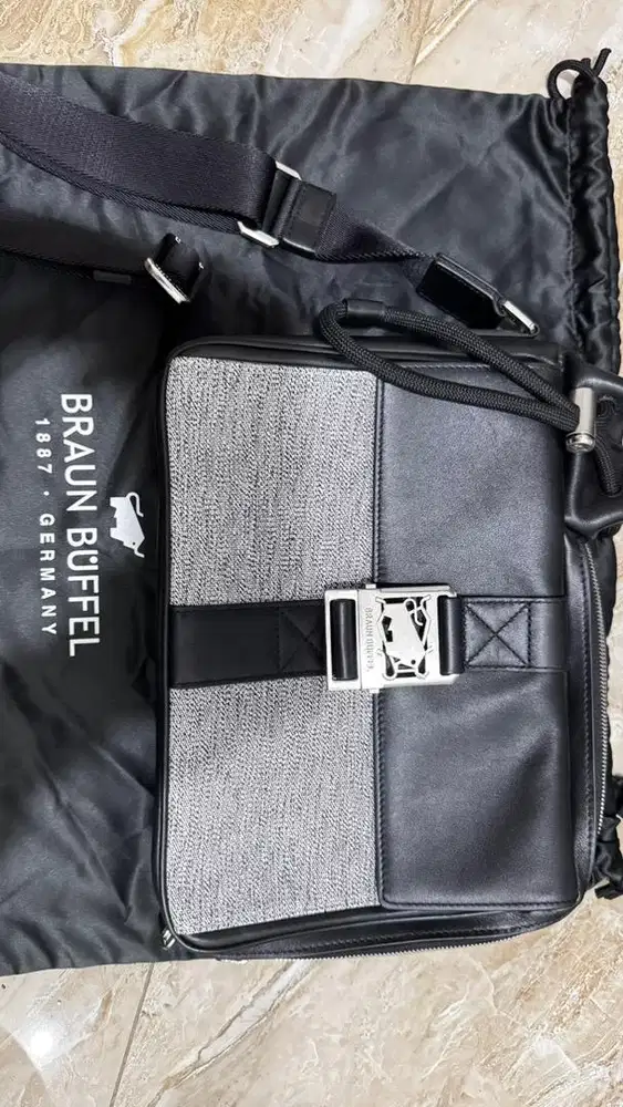 Braun Buffel Marsh Small Massanger