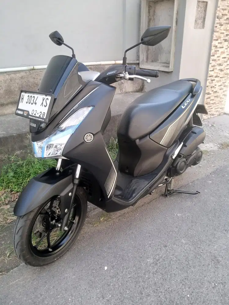 Yamaha Lexi 2023 Hitam