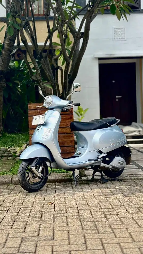 Vespa LX 125 i-get 2023 Silver ODO 1.065 KM