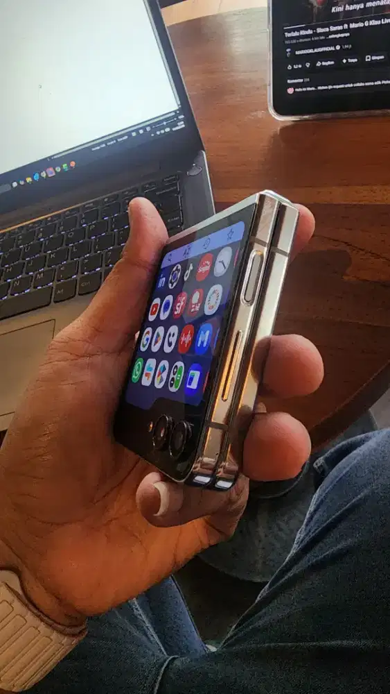 Samsung Flip 5 512GB minus