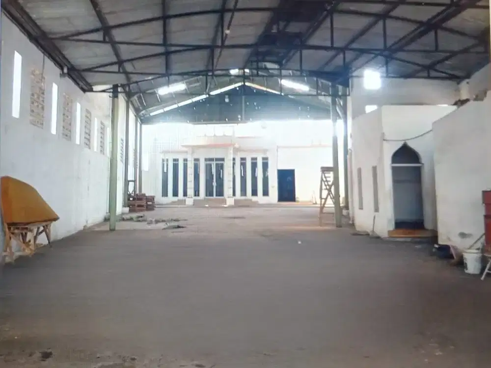 Gudang di Pinggir Jalan Raya Cakung Jakarta Timur