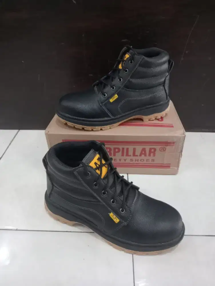 Sepatu buat kerja lapangan