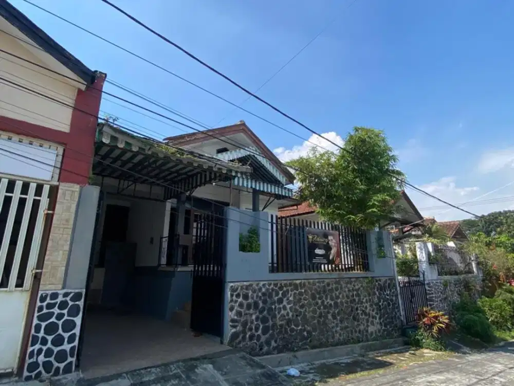 Dijual Rumah Klasik Kawasan Aman Nyaman di Jl Atletik Malang