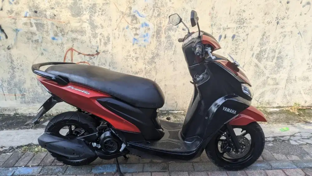 Freego 125cc 2019 Merah Maroon Helm In