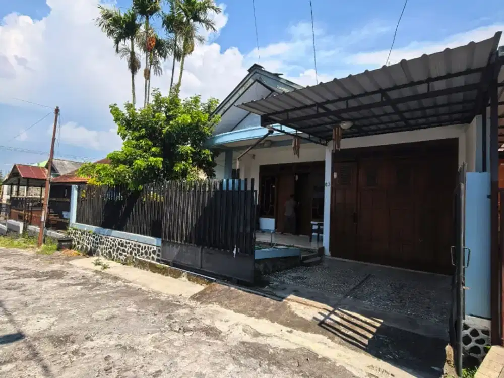 Dijual Rumah Terawat 2 Lantai Siap Huni di Jl Atletik Malang