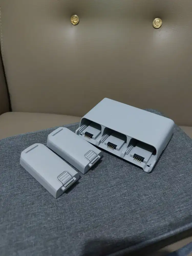 Dijual Baterai dan Charger Hub Dji Neo 1 beserta tas